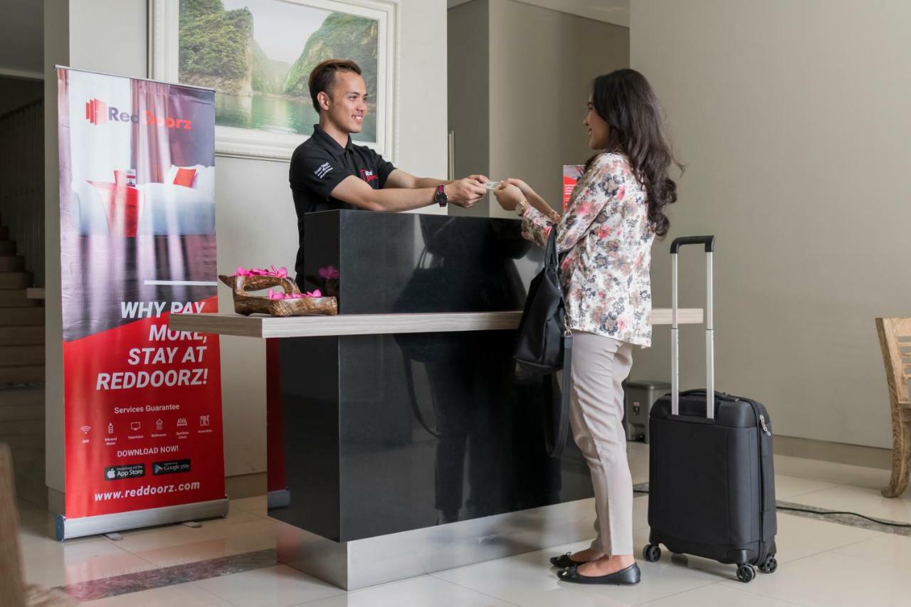 Reddoorz Plus Near Palembang Indah Mall מראה חיצוני תמונה